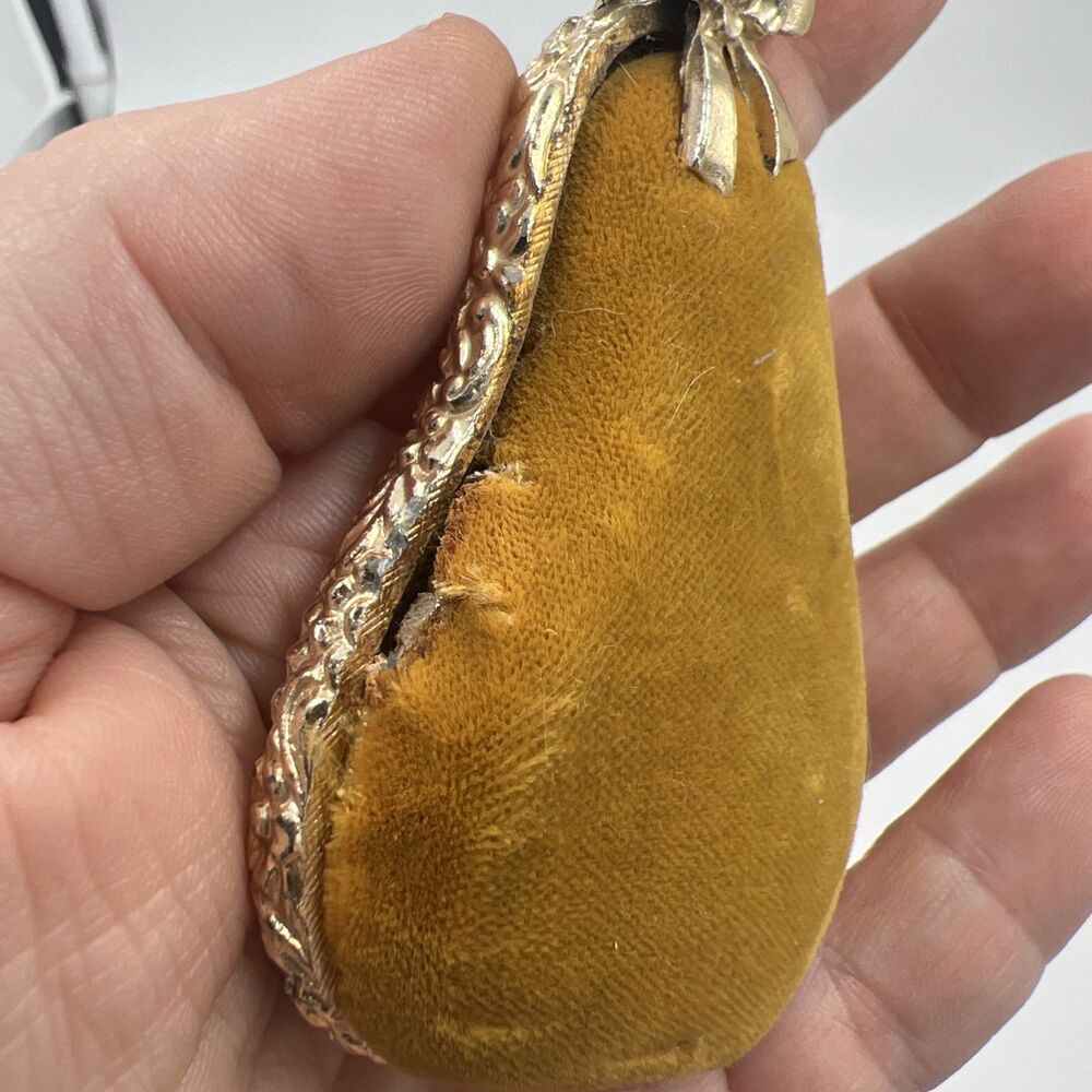 RARE Vintage 50's Gold Toned Metal Pear Velvet Sewing Pin Cushion READ Art deco - Picture 7 of 9